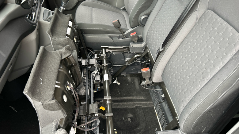 Ford Tourneo Custom 320 L1 Diesel Fwd 2.0 EcoBlue 136ps H1 Titanium 8 seater Auto